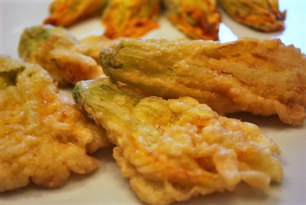 Fiori di zucca fritti in pastella – Facili e gustosi