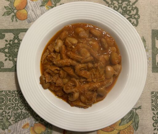 Piatto di Trippa alla Milanese (Busecca) calda, con fagioli.