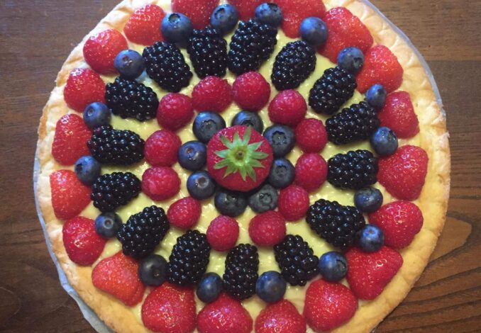 Crostata ai frutti di bosco e crema pasticcera