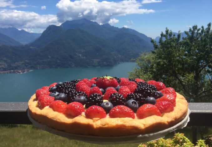 Crostata ai frutti di bosco e crema pasticcera