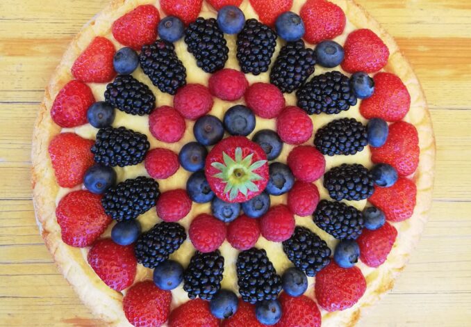 Crostata ai frutti di bosco e crema pasticcera