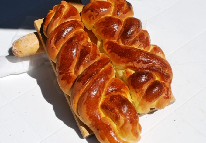 PANE-TRECCIA DI PAN BRIOCHE RIPIENA ALLO SPECK E ASIAGO (ricetta bimby)
