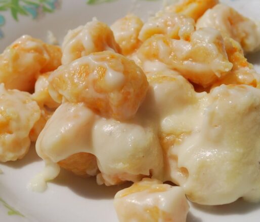 Gnocchi di carote e patate fatti in casa, passati al forno con besciamella e parmigiano reggiano